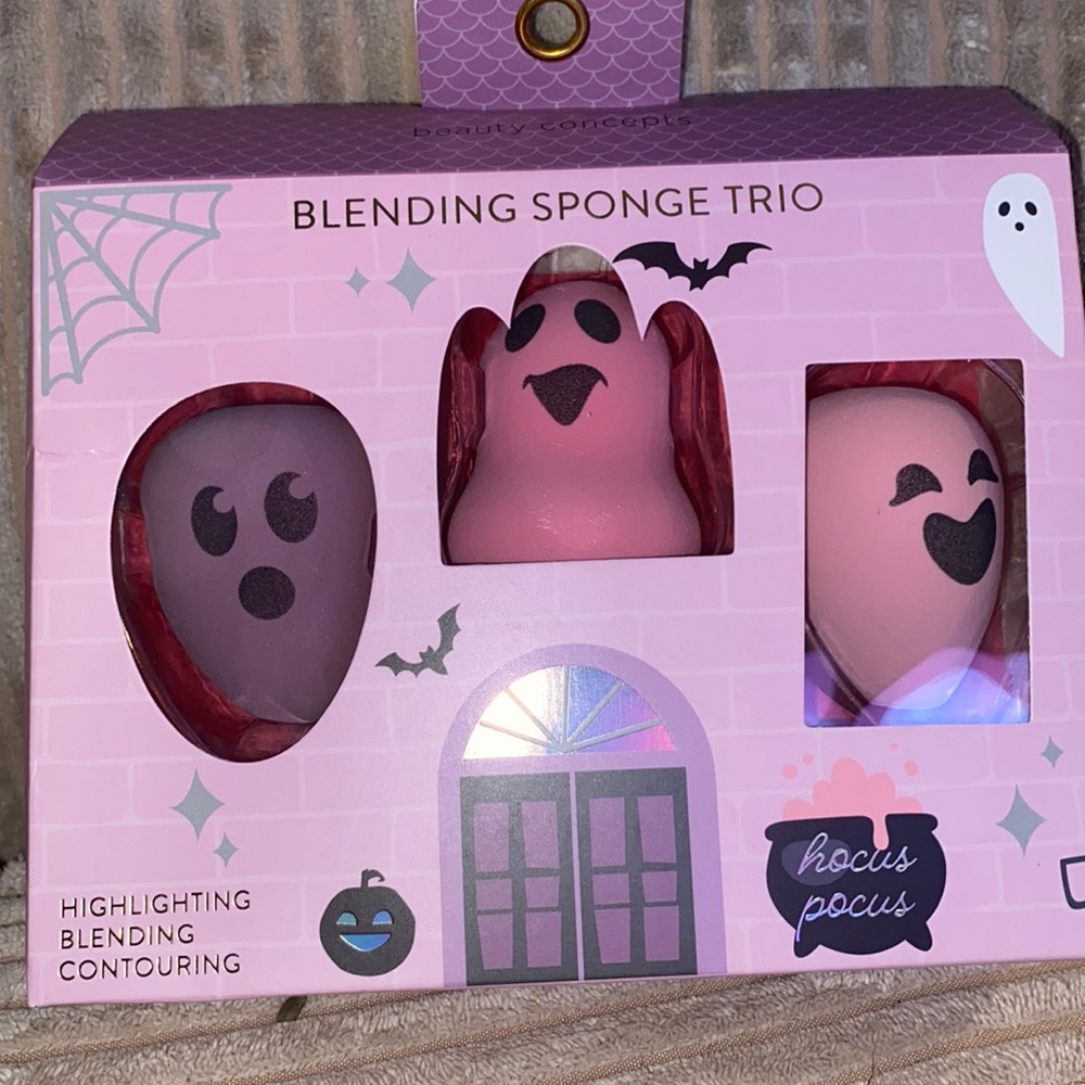 Viral ghost Tik tok Halloween beauty blenders